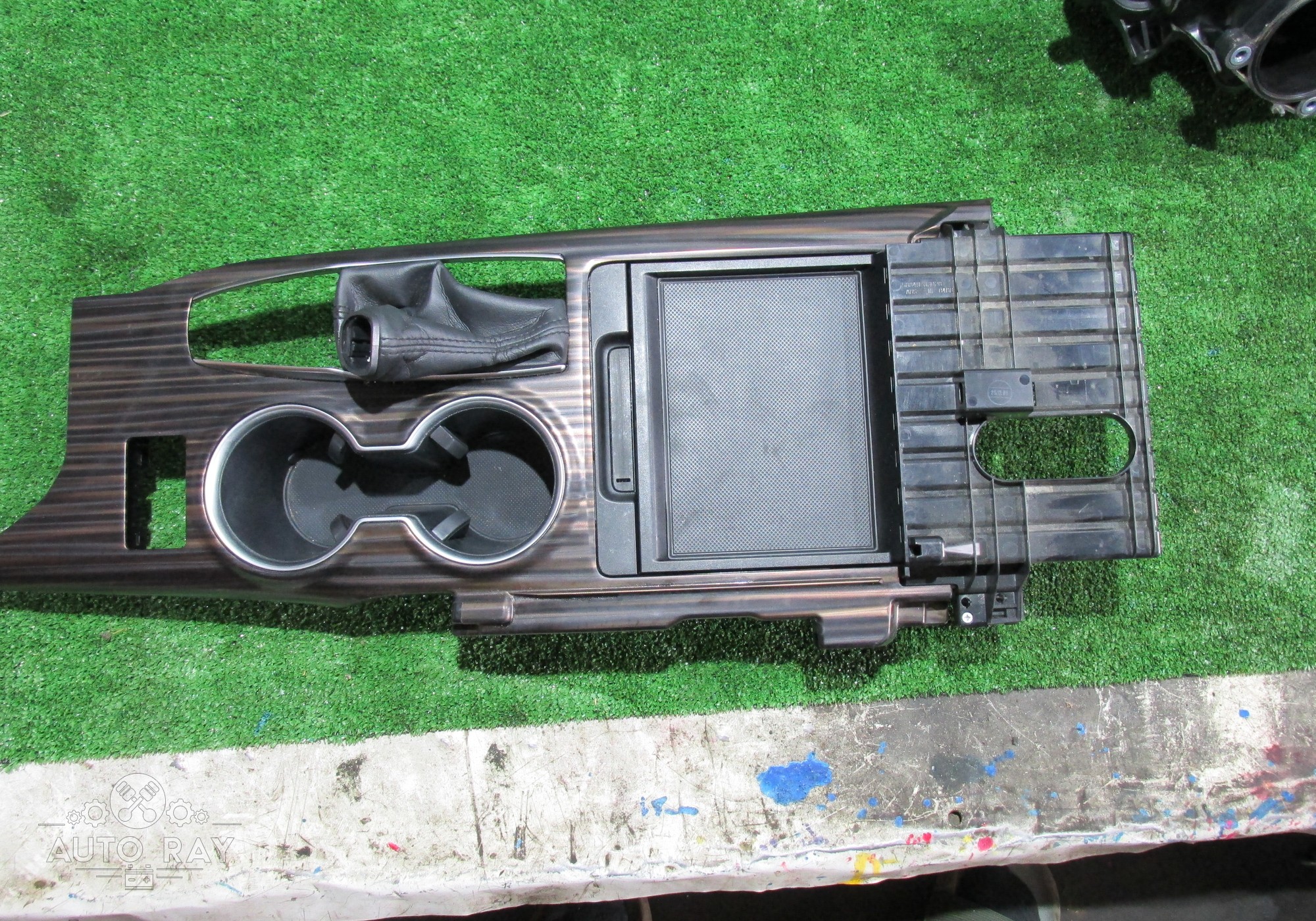 5882233400 Консоль для Toyota Camry XV70 (с 2017)
