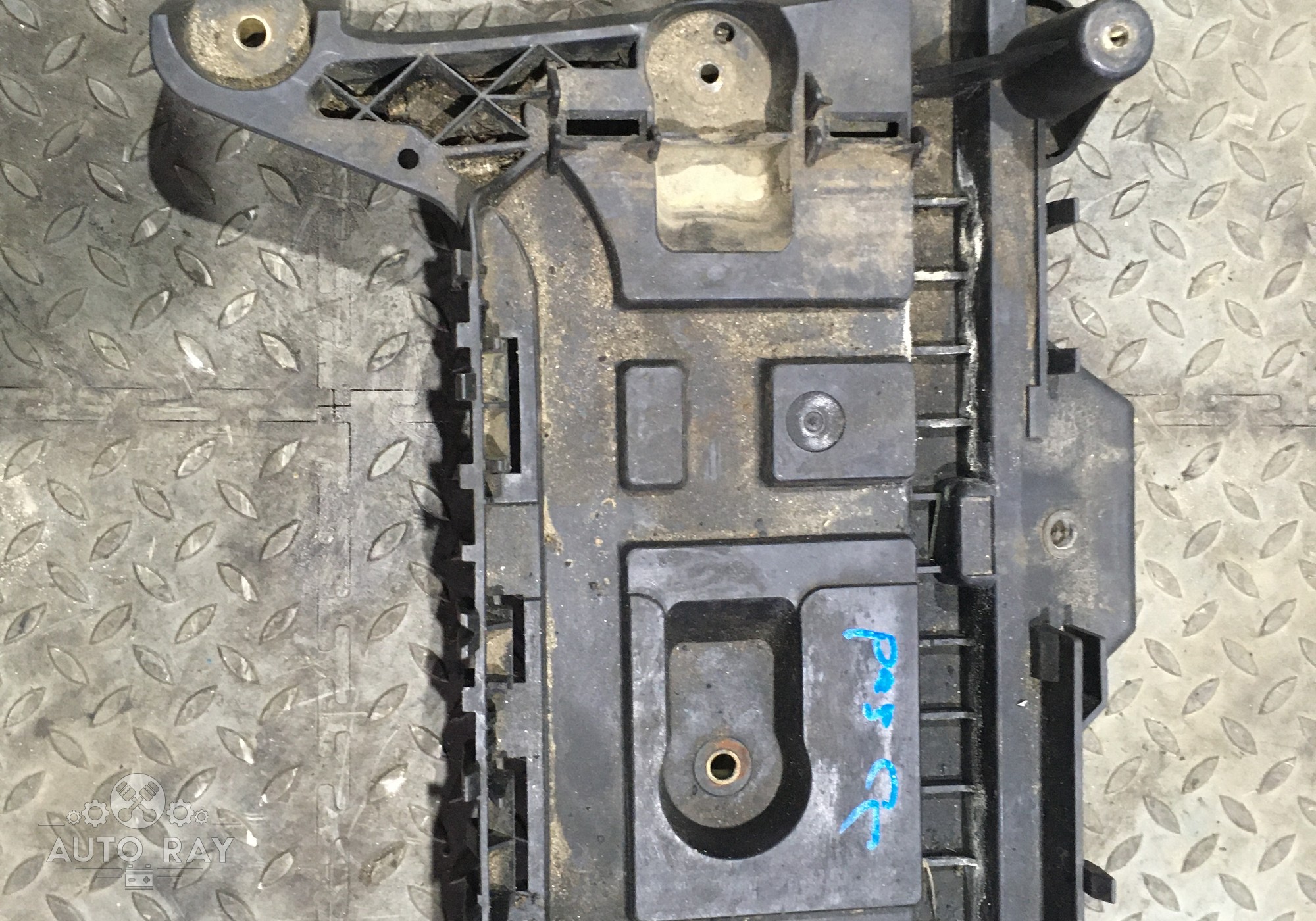 3C0915443A Крепление аккумулятора для Volkswagen Passat CC (с 2008 по 2017)