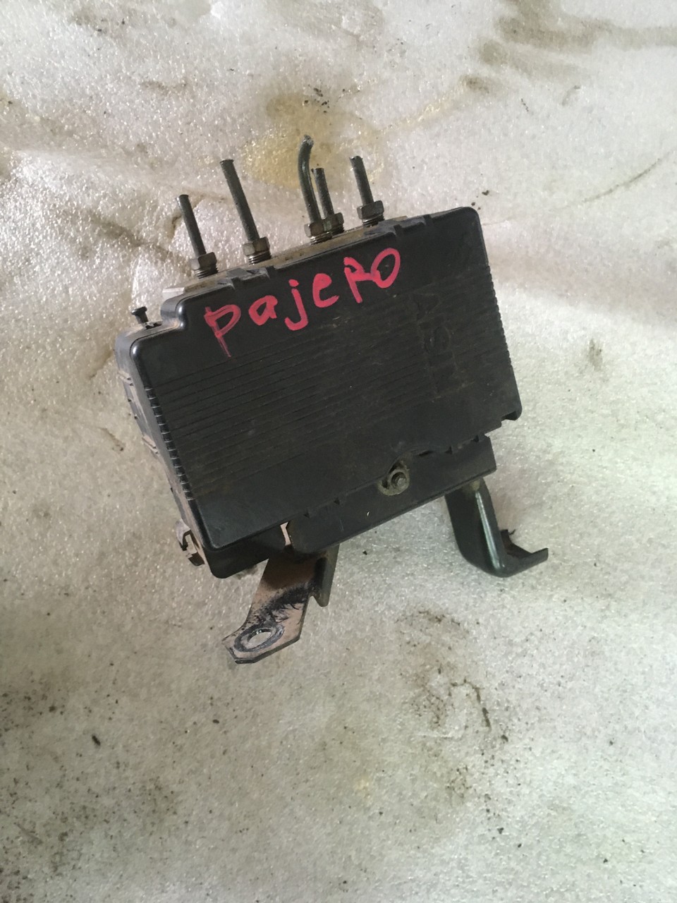 Блок ABS (насос) Mitsubishi Pajero Sport I