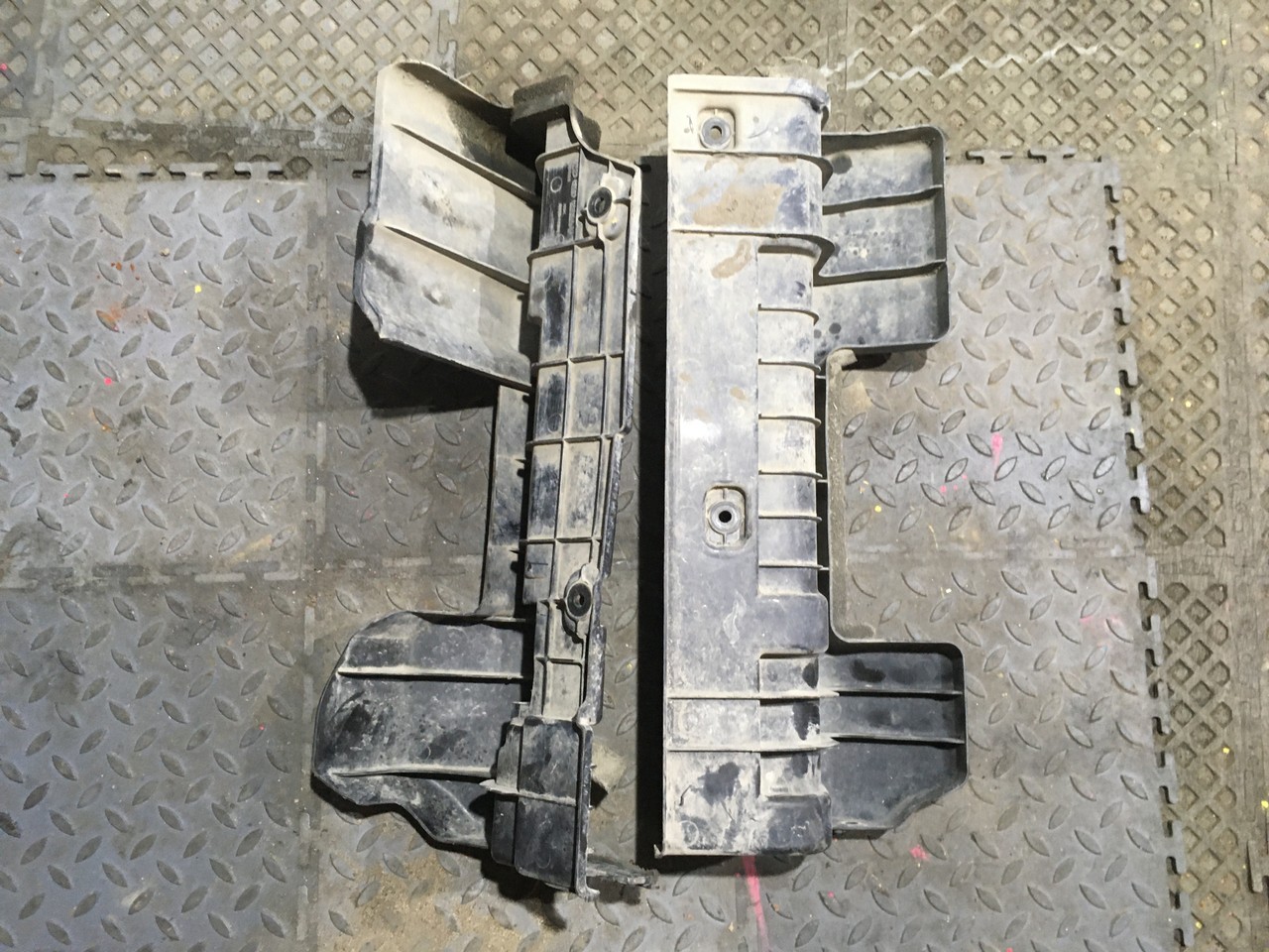 Пыльник радиатора правый / левый Kia Rio X-Line