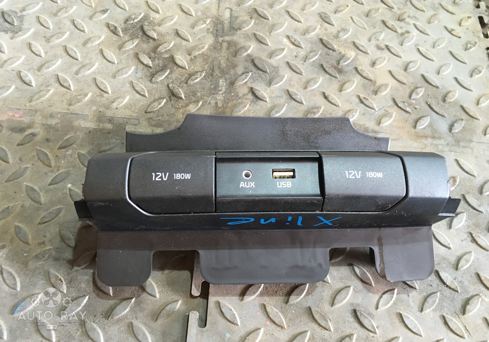 84620H0200 Разъем USB / AUX + накладка для Kia Rio X-Line (с 2017)