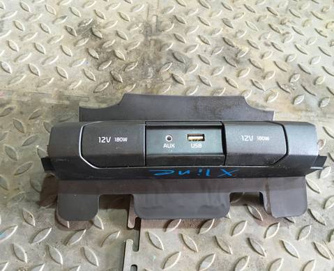 84620H0200 Разъем USB / AUX + накладка для Kia Rio X-Line (с 2017)