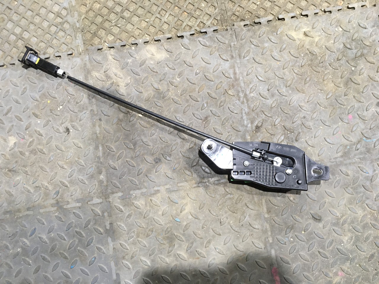 Активатор замка крышки бензобака Hyundai Santa Fe IV