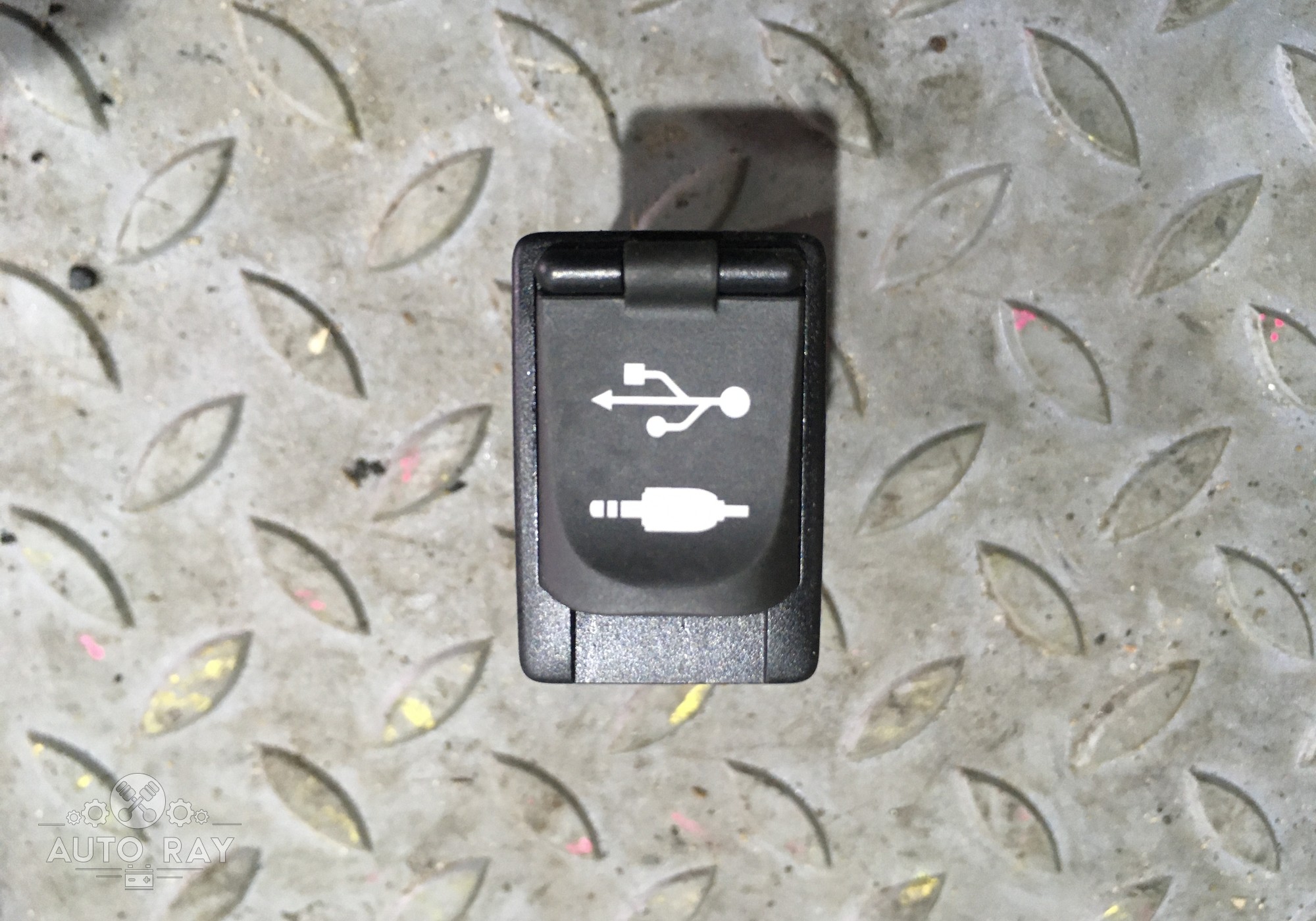8619042040 Разъем USB для Toyota RAV4 CA40 (с 2012 по 2019)