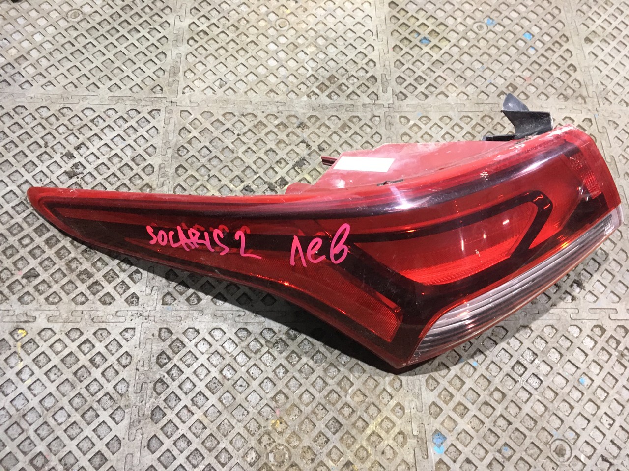 Фонарь задний левый наружный Hyundai Solaris II