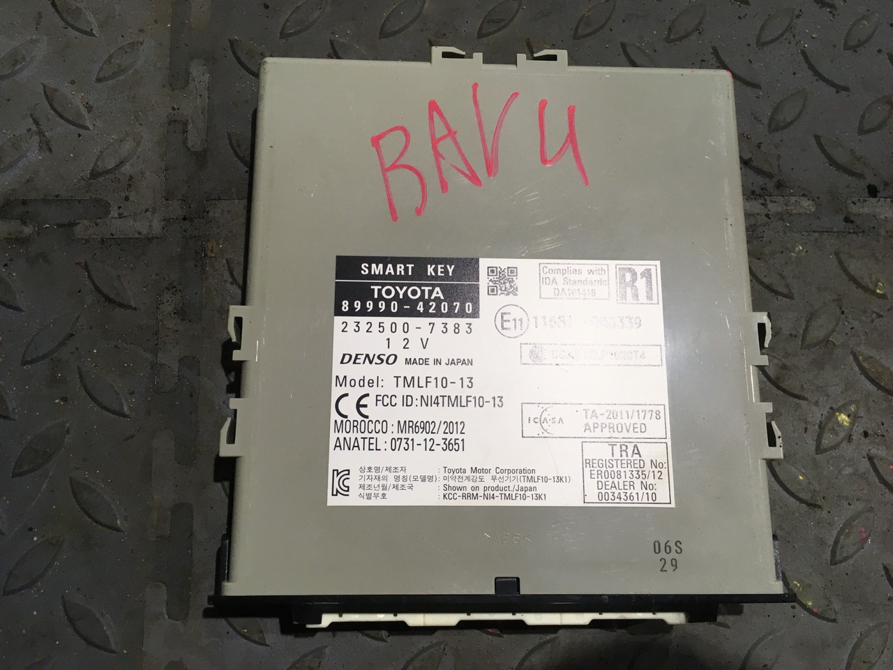 Блок управления центральным замком Toyota RAV4 CA40