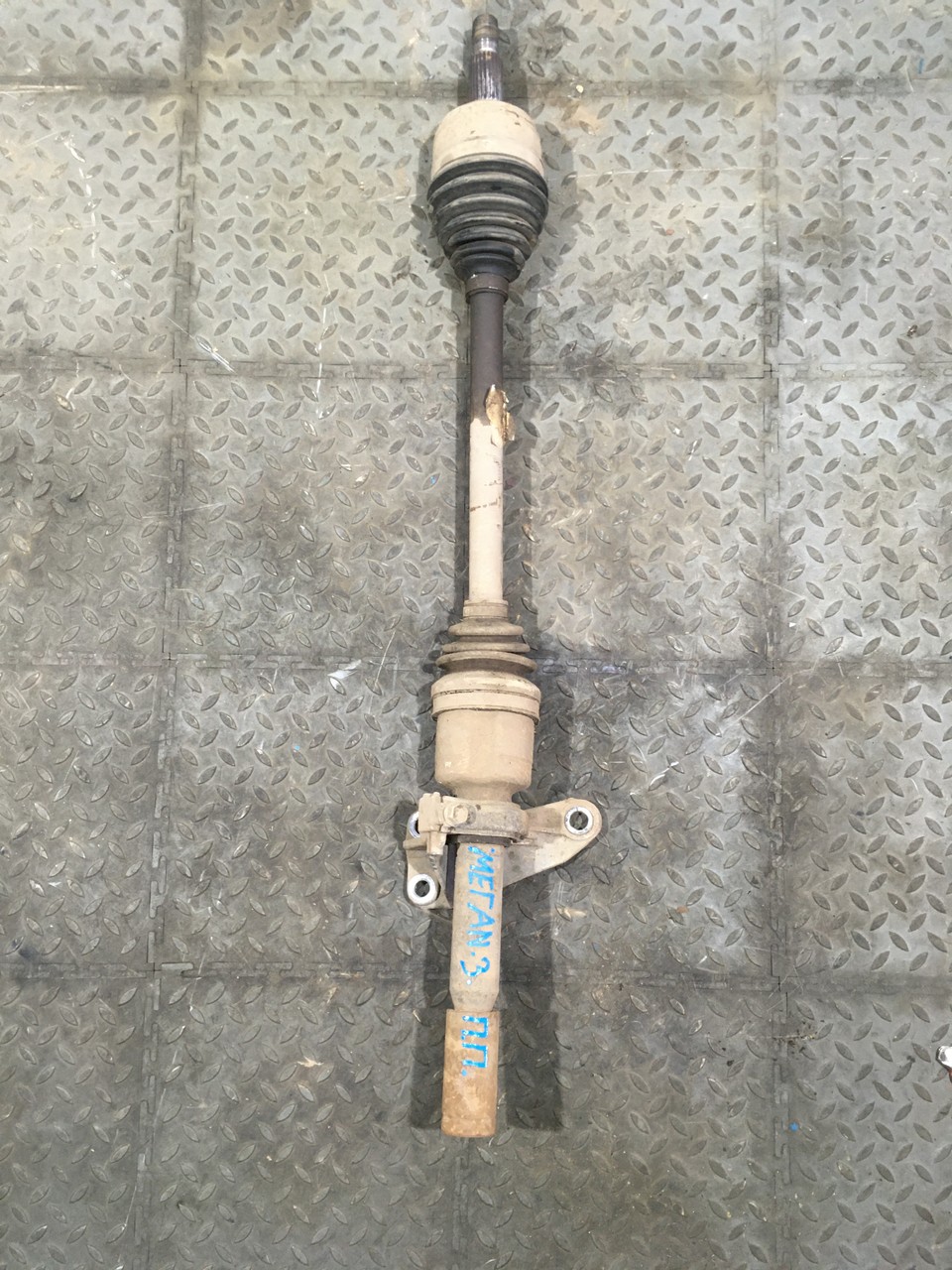 Полуось (привод) правая в сборе Renault Megane III