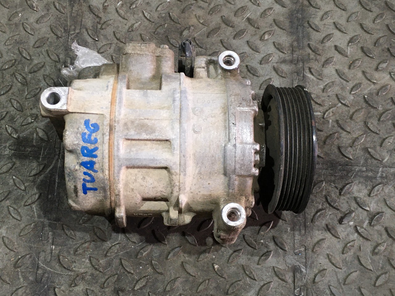 Компрессор кондиционера Volkswagen Touareg II