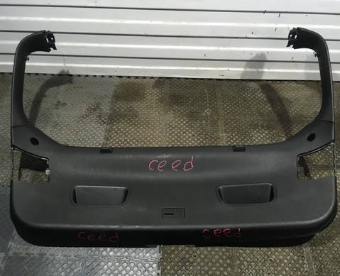 81750A2000WK Обшивка двери багажника для Kia Ceed II (с 2012 по 2018)