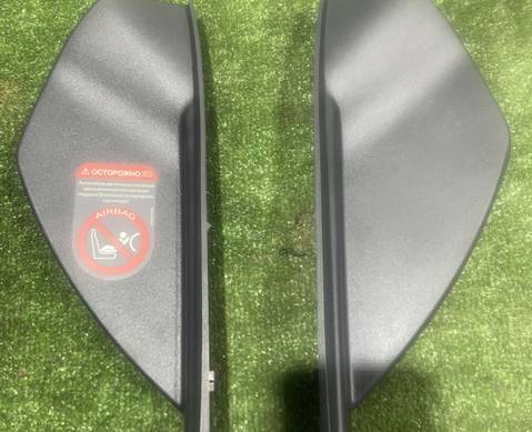 A1666800407 Накладка декоративная в торпедо торцевая правая / левая