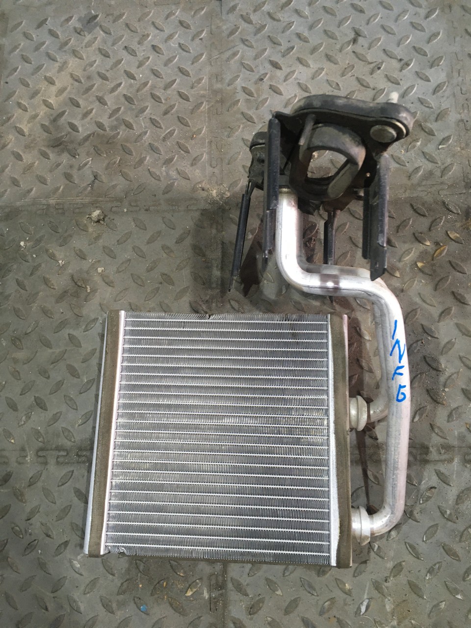 Радиатор отопителя задний Infiniti QX56 II