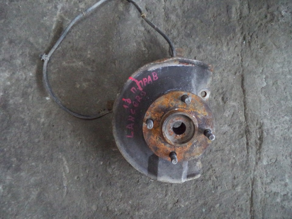 Кулак поворотный правый Mitsubishi Lancer IX