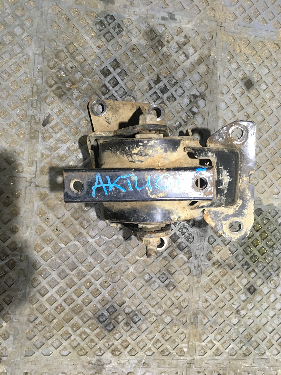 Опора двигателя левая SsangYong Actyon I