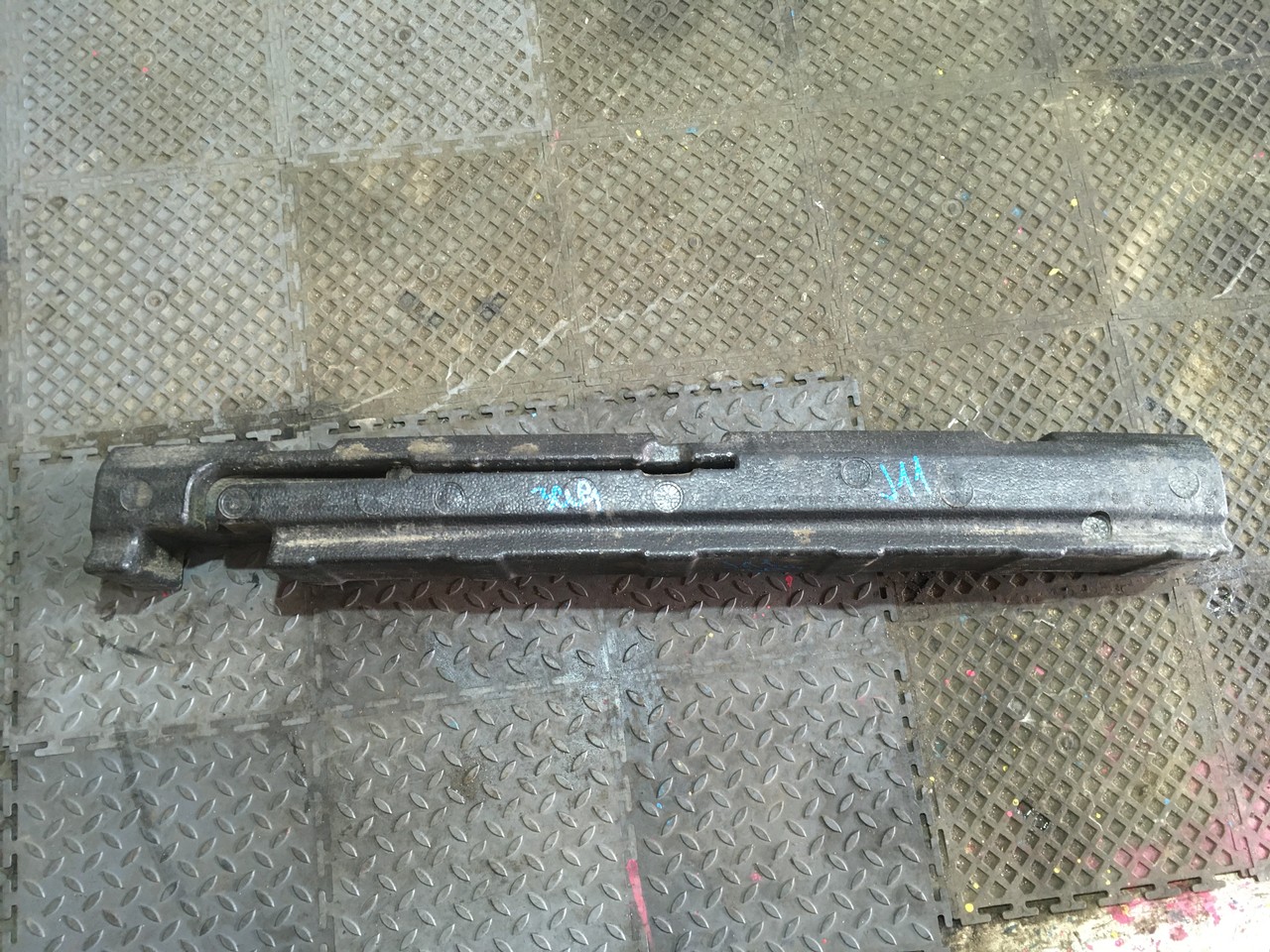 Наполнитель заднего бампера / Абсорбер заднего бампера Nissan Qashqai J11