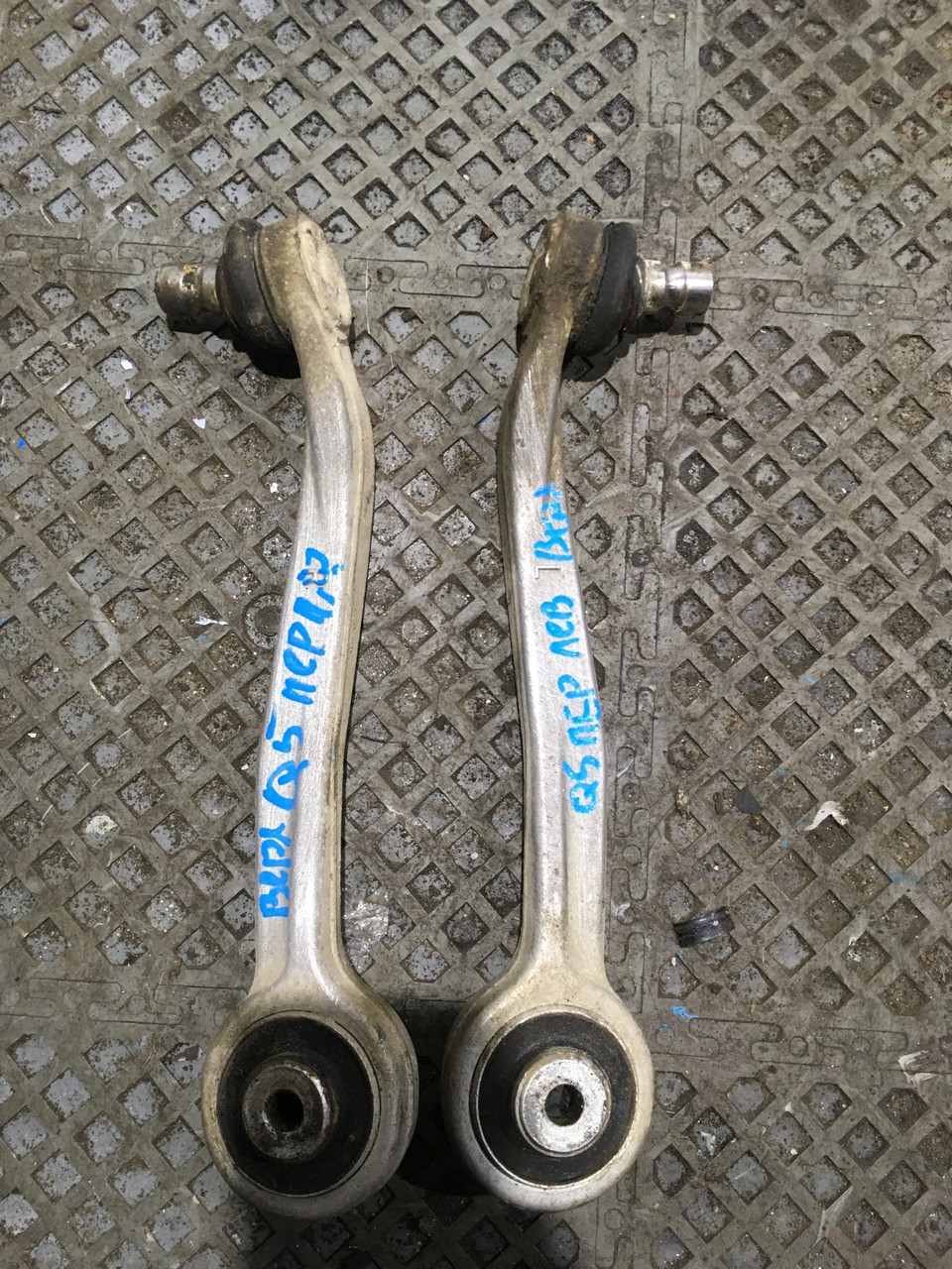 Рычаг передний верхний  задний правый / левый Audi Q5 8R