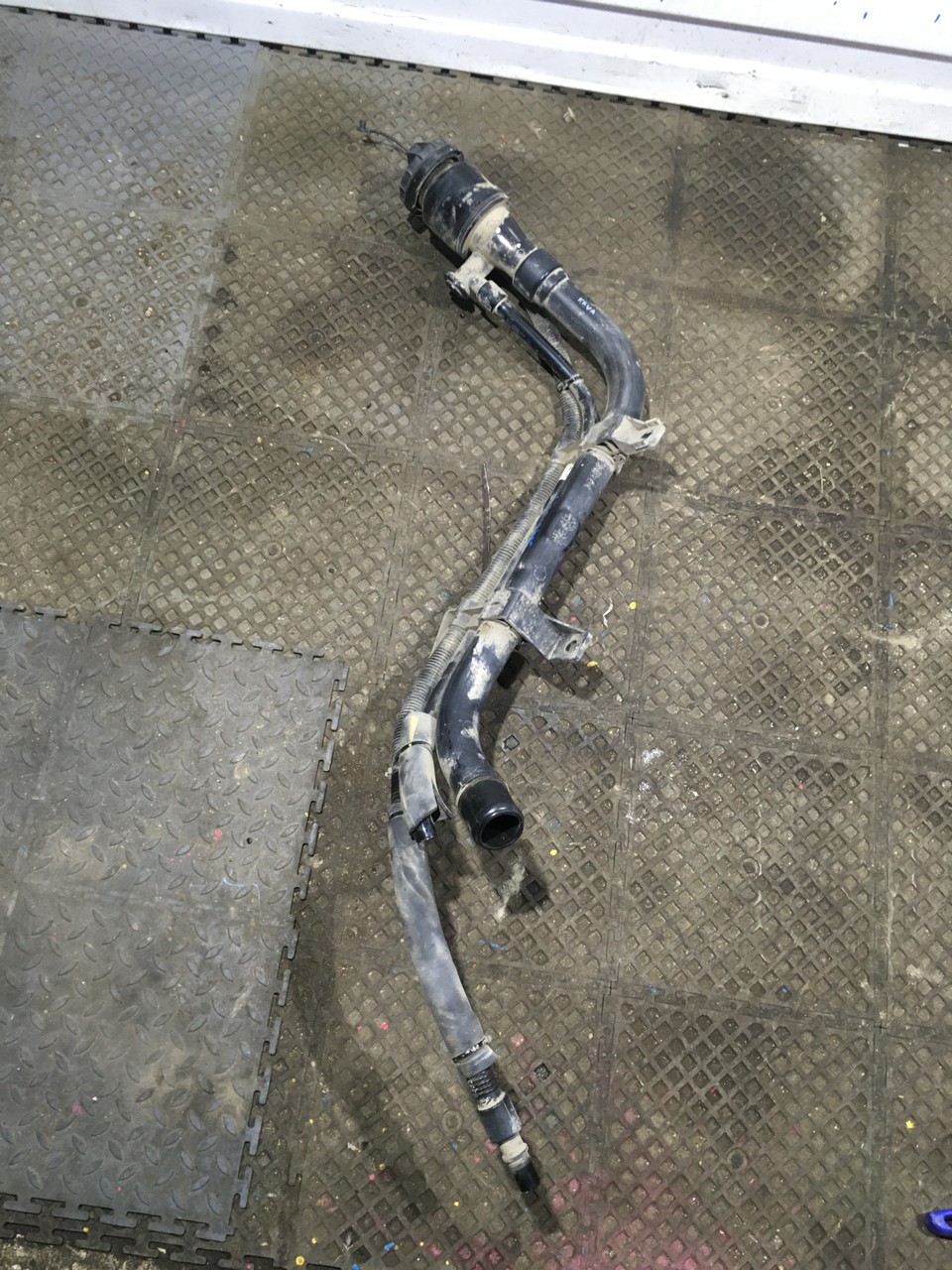 Горловина топливного бака Hyundai Santa Fe III