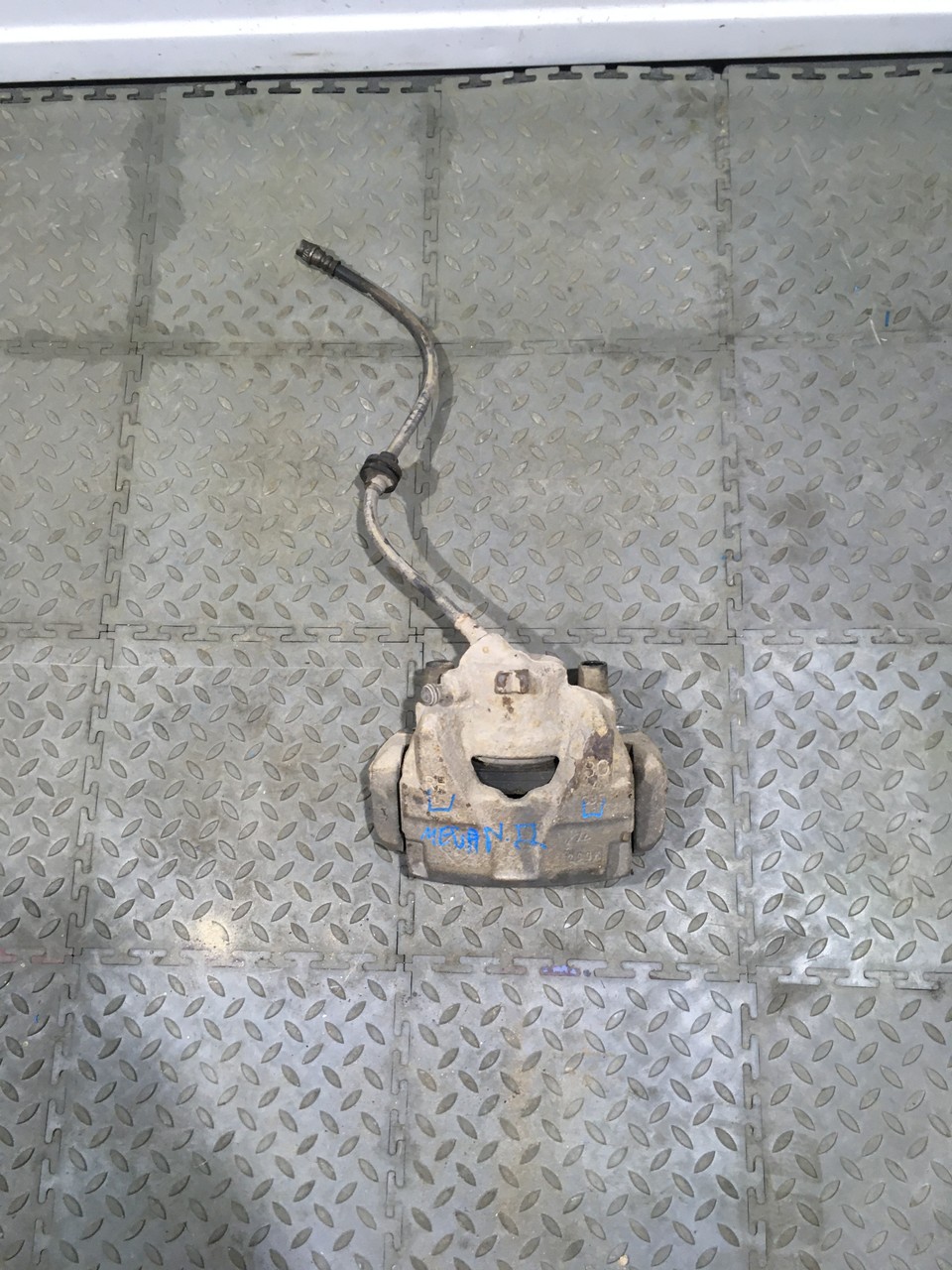 Суппорт передний правый Renault Scenic III