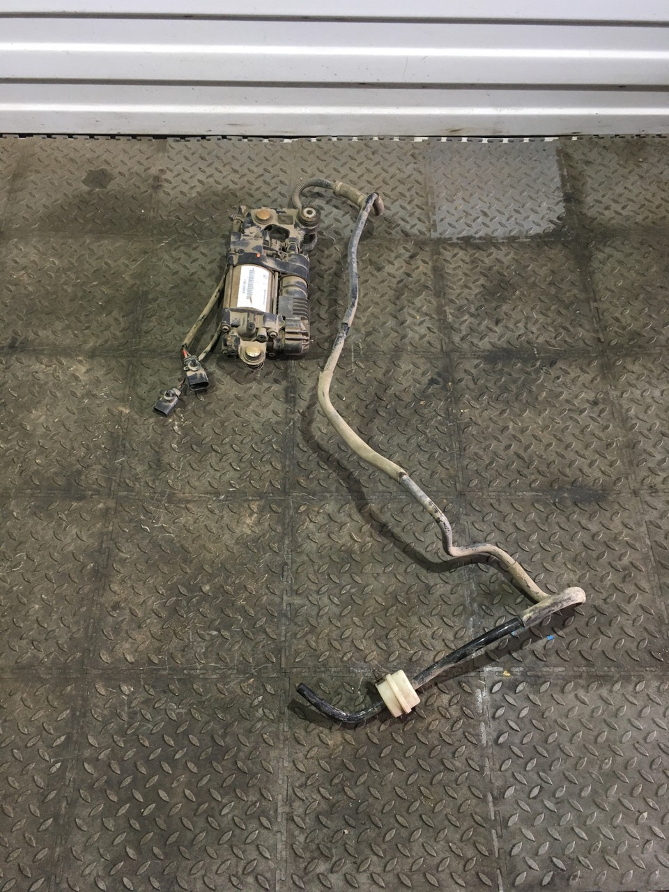 Компрессор подвески Volkswagen Touareg II