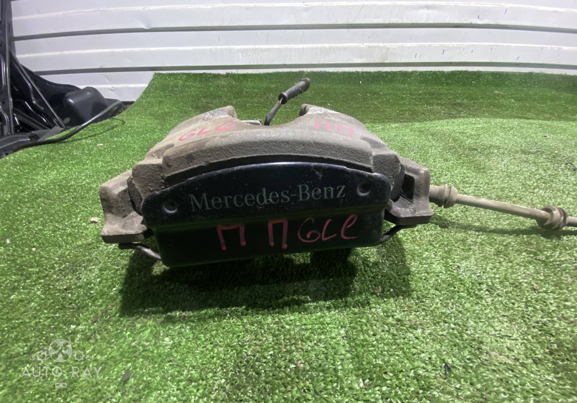 A1664210681 Суппорт передний правый для Mercedes-Benz GLE W166 (с 2015 по 2018)