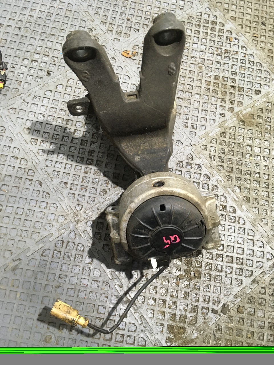 Опора двигателя + кронштейн правый Audi Q5 8R