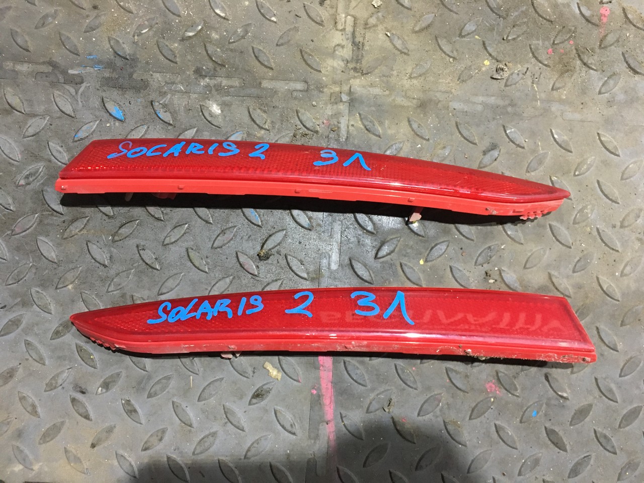 Светоотражатель в задний бампер правый / левый Hyundai Solaris II