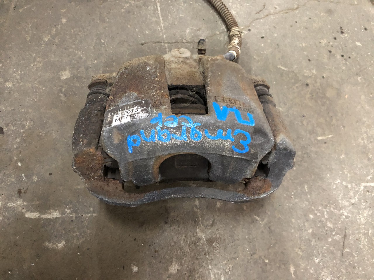 Суппорт передний левый Geely Emgrand EC7