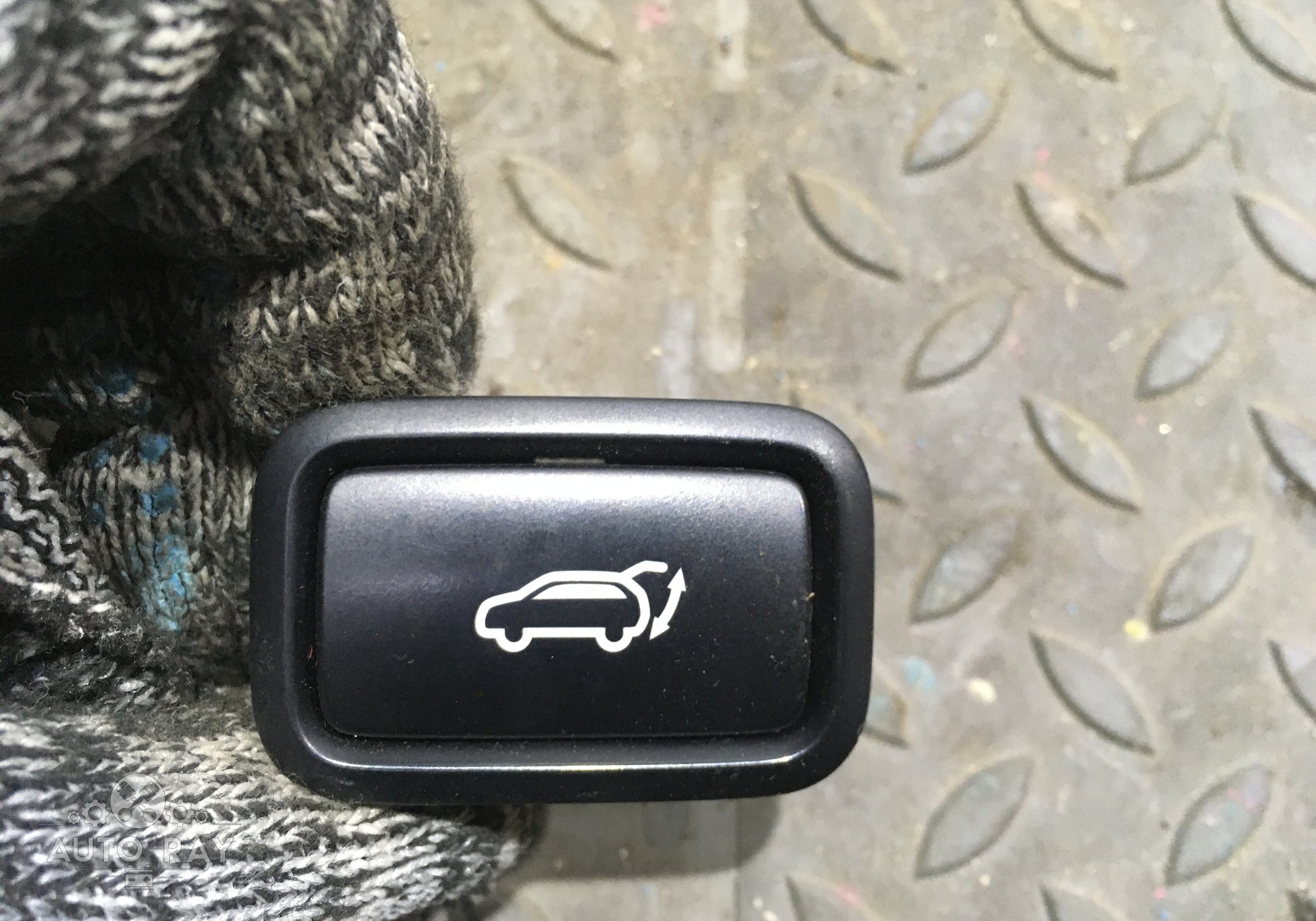 81880S1100 Кнопка открывания багажника для Hyundai Santa Fe IV (с 2018)