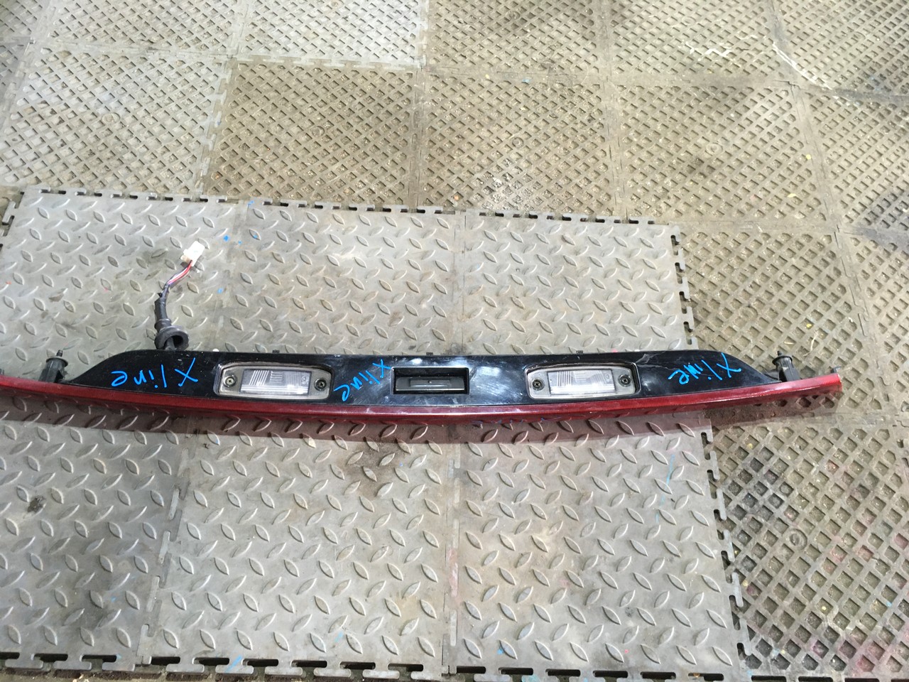 Фонарь задний в крышку багажника / подсветка Kia Rio X-Line