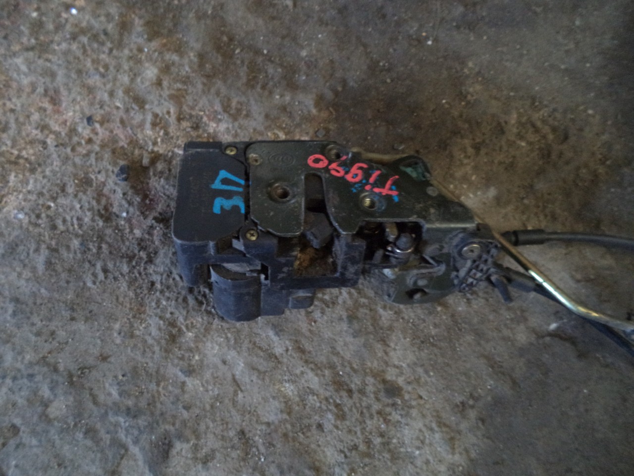 Замок двери задний правый ! Chery Tiggo T11