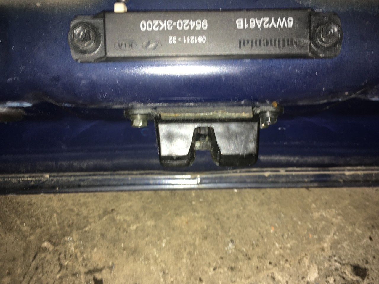 Замок багажника Hyundai Santa Fe II