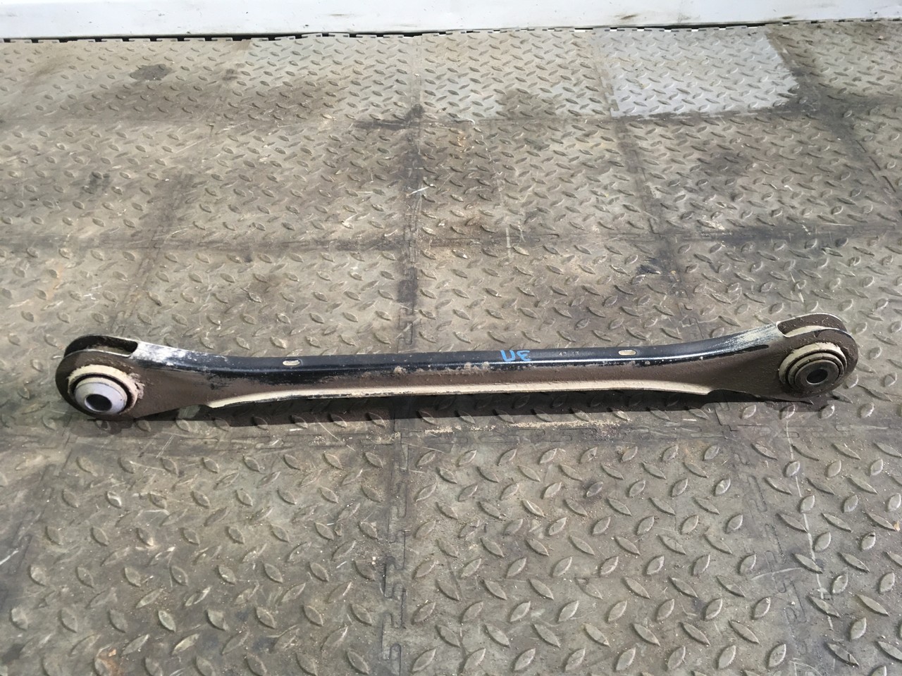 Тяга задняя поперечная Volkswagen Touareg II