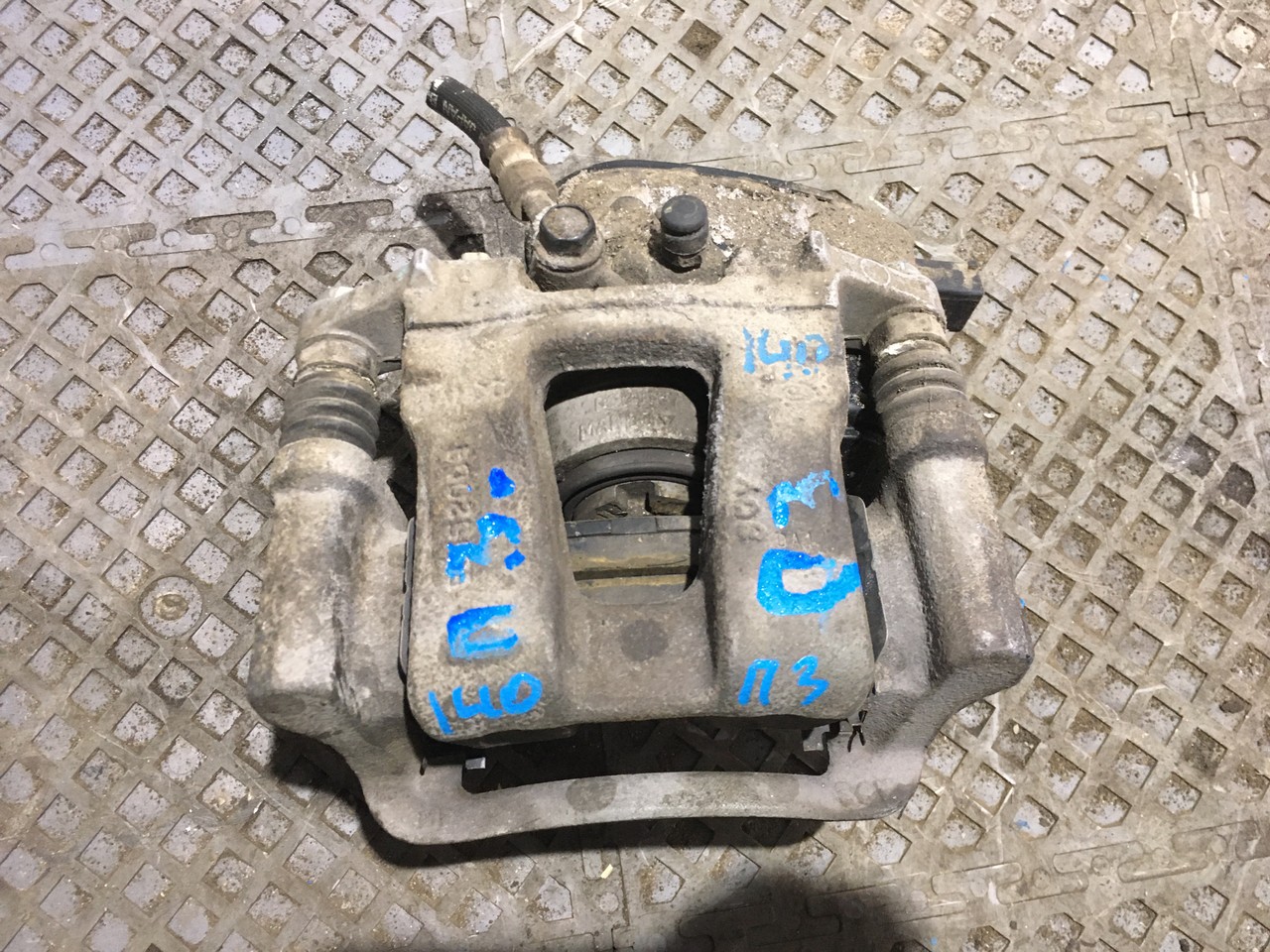 Суппорт задний правый + электропривод стояночного тормоза Hyundai i40