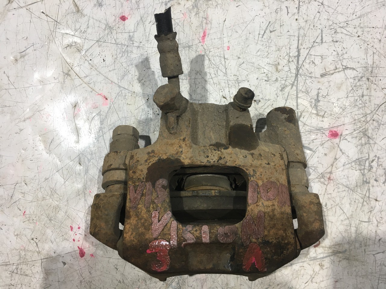 Суппорт задний левый Geely FC (Vision)