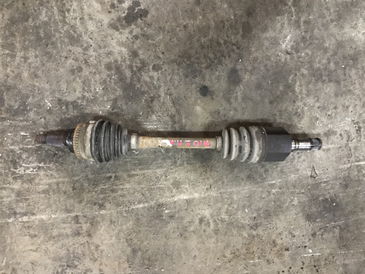 Полуось (привод) левый ! Kia Rio I