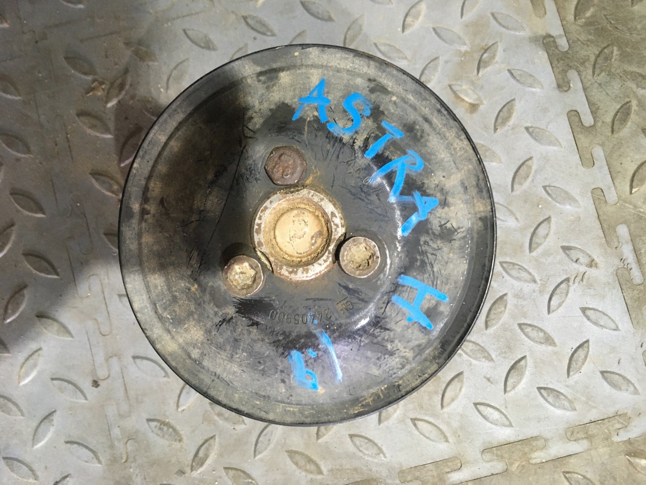 Насос водяной (помпа) Opel Astra H