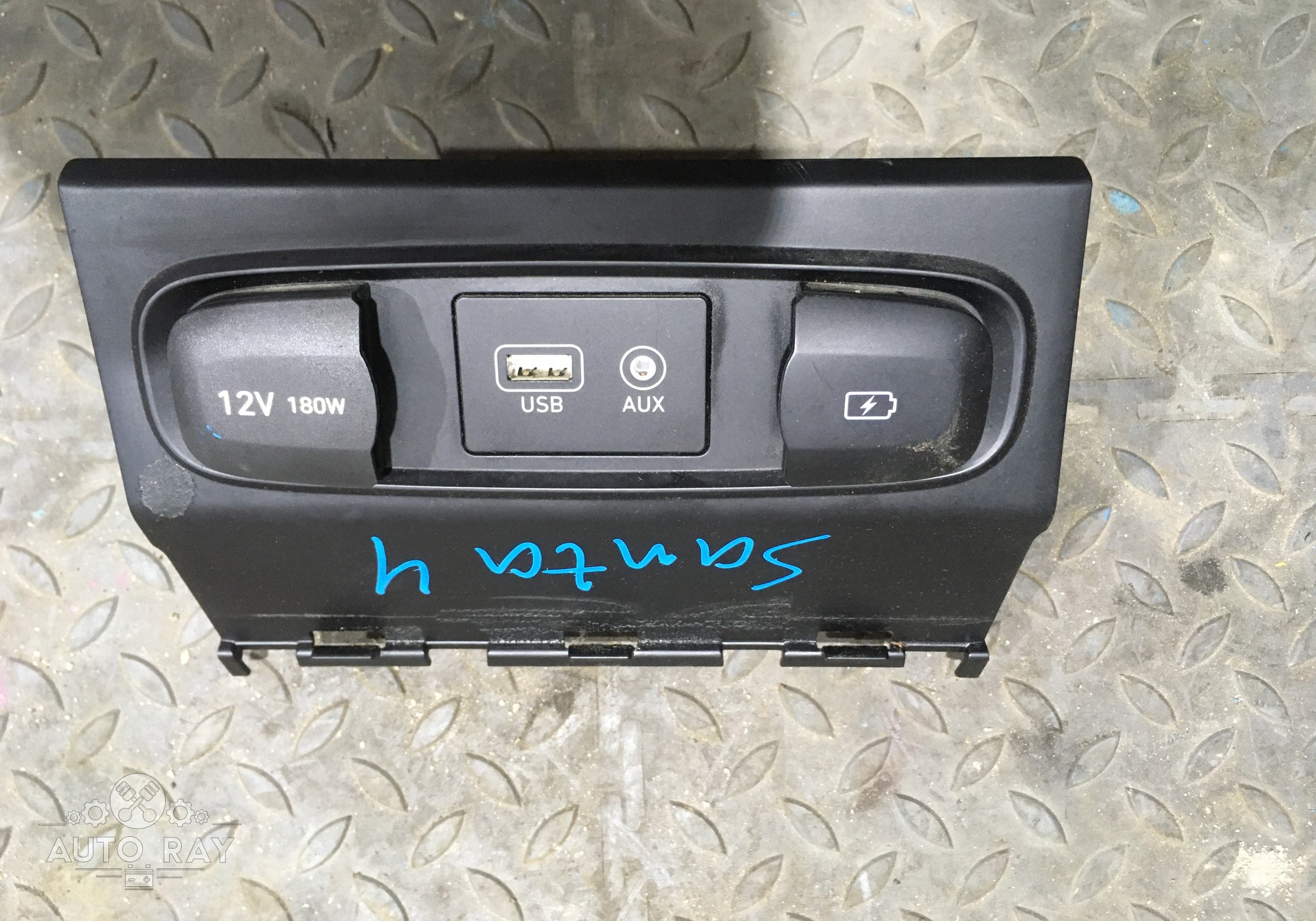 96120S1100 Разъем USB / AUX + накладка для Hyundai Santa Fe IV (с 2018)