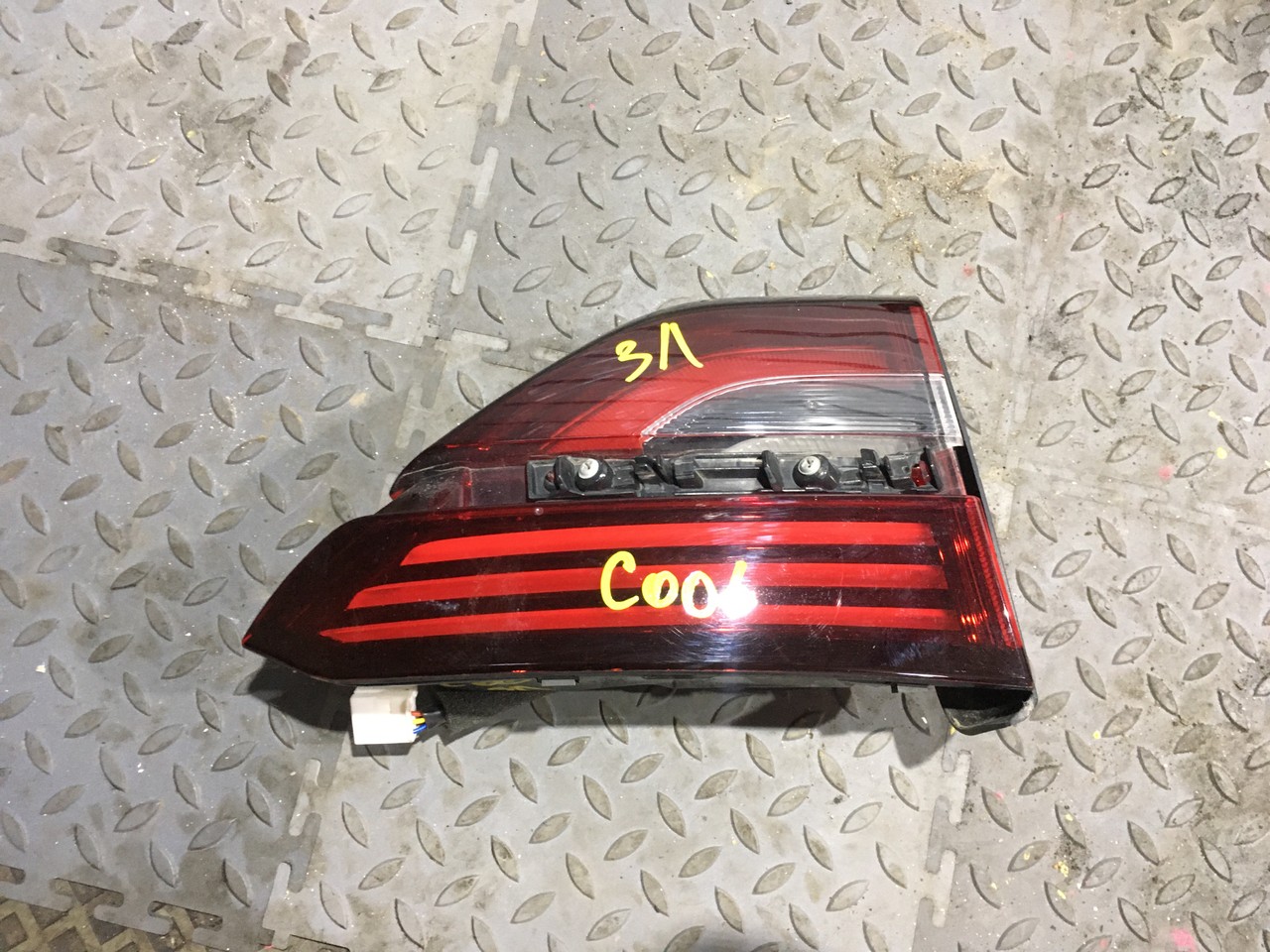 Фонарь задний левый внутренний Geely Coolray