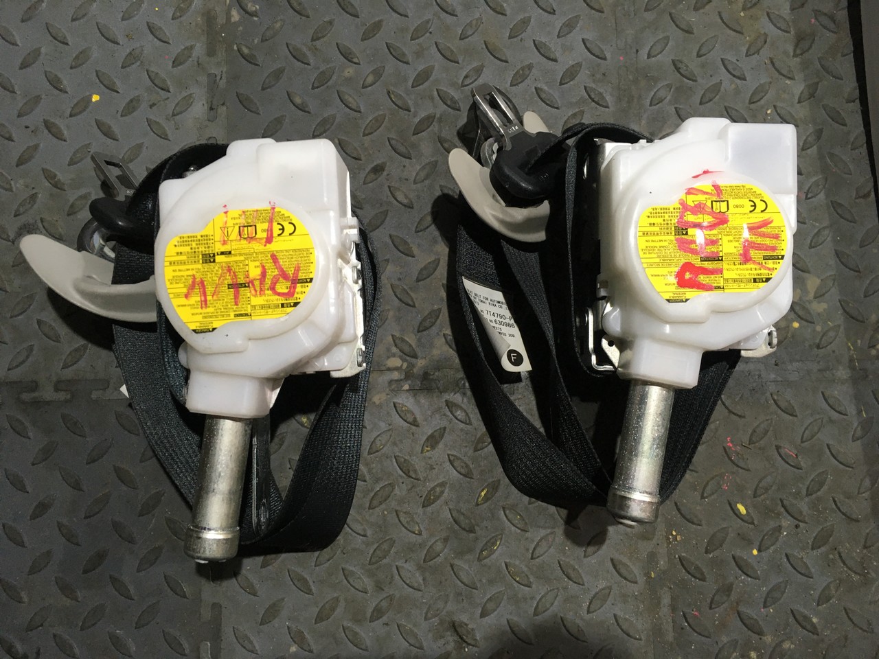 Ремень безопасности передний правый / левый Toyota RAV4 CA40