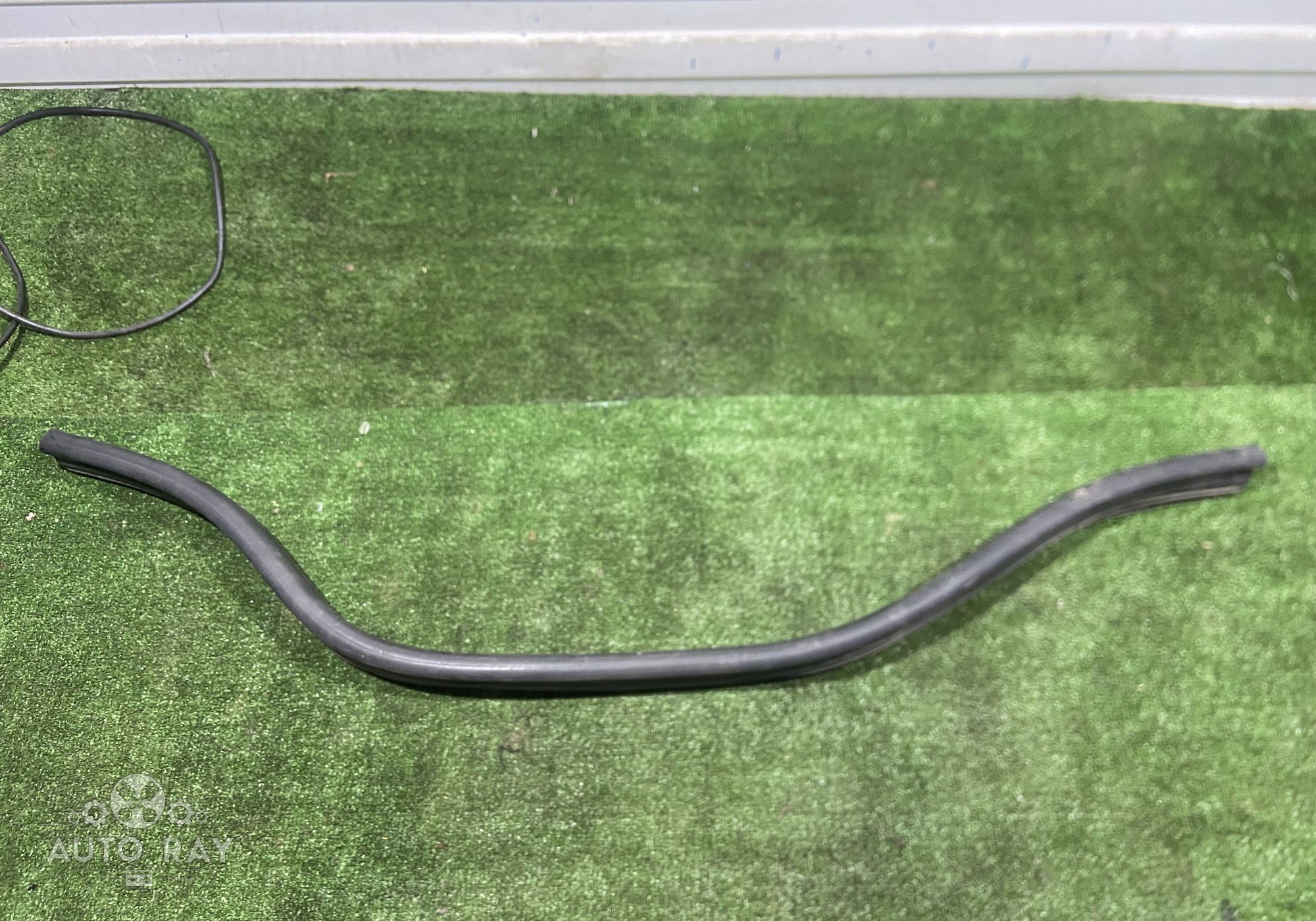 A1668870098 Уплотнитель капота для Mercedes-Benz M-class