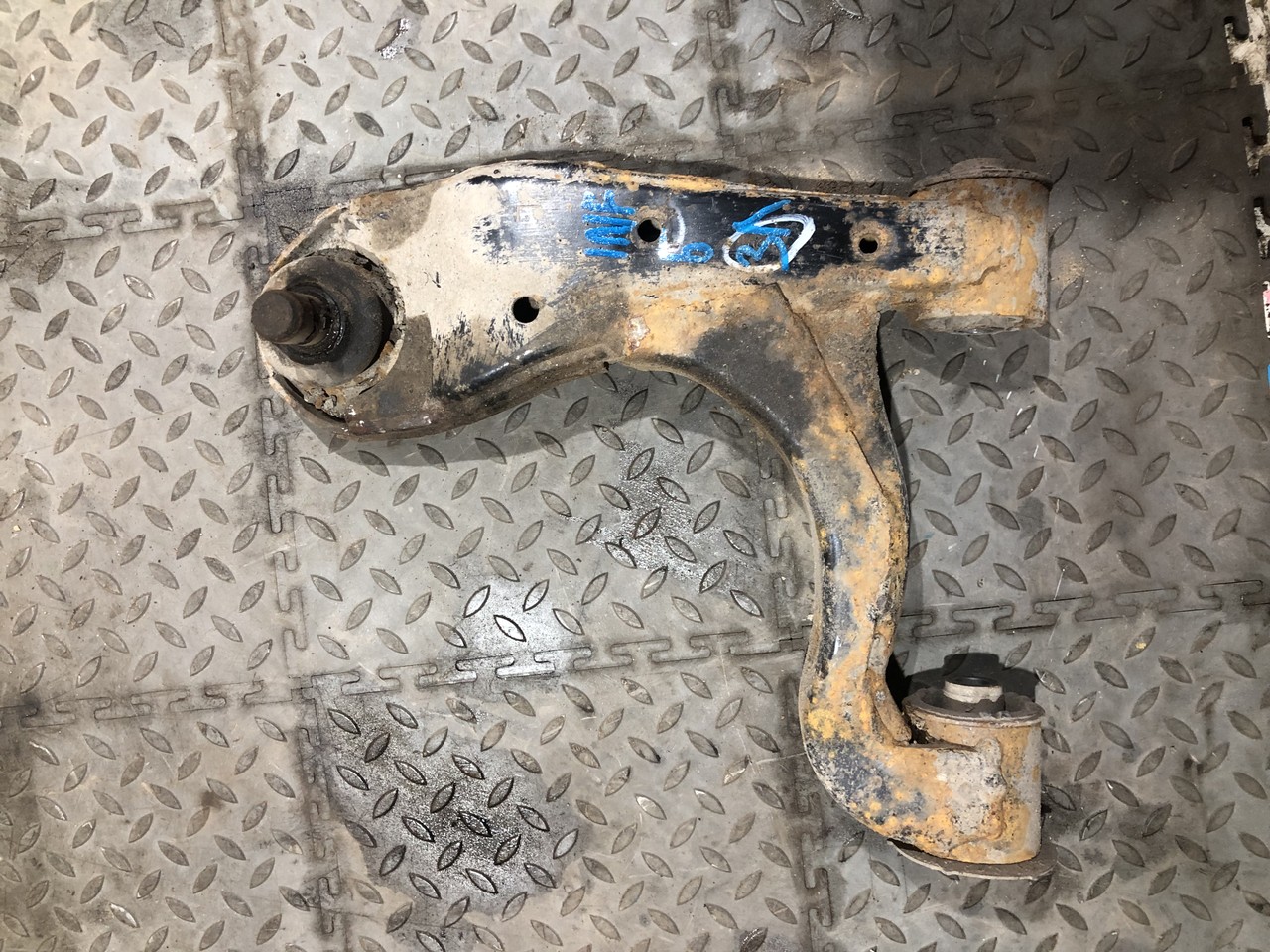 Рычаг задний нижний левый Infiniti QX56 II