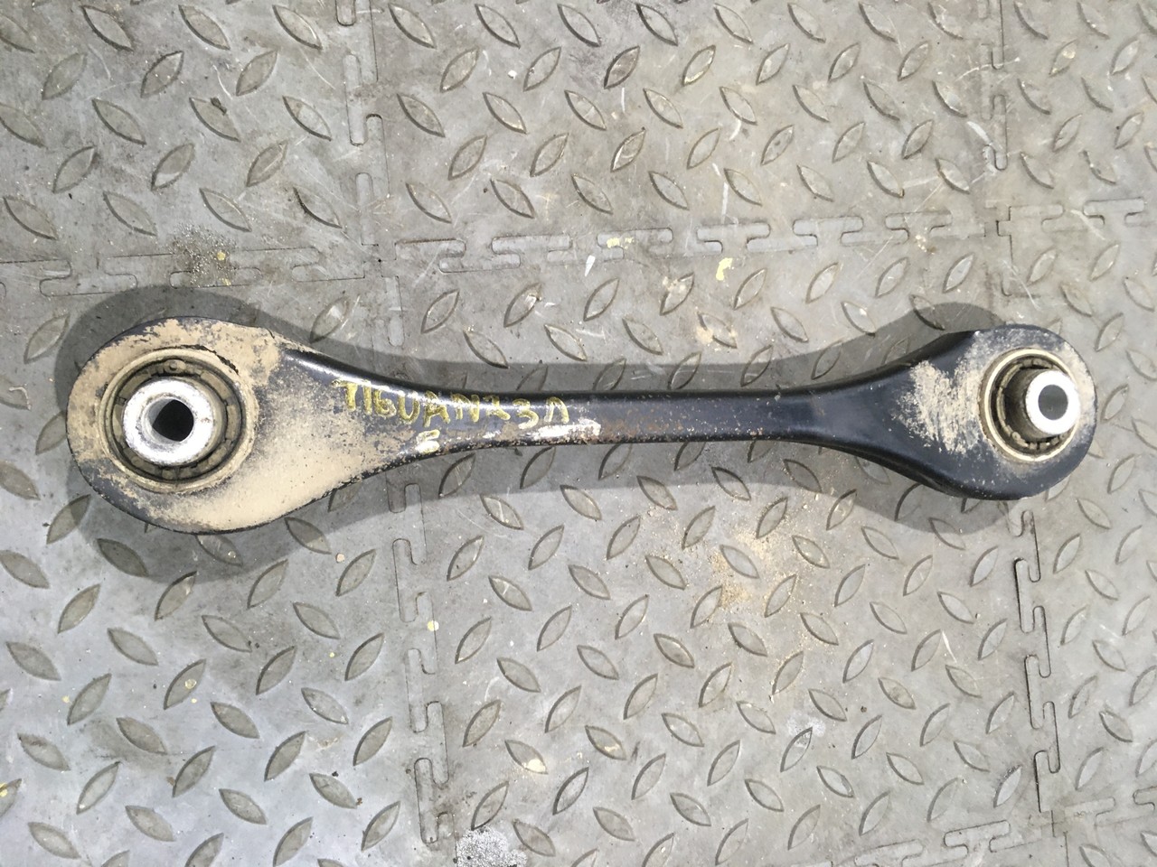 Тяга подвески задняя поперечная Volkswagen Tiguan II