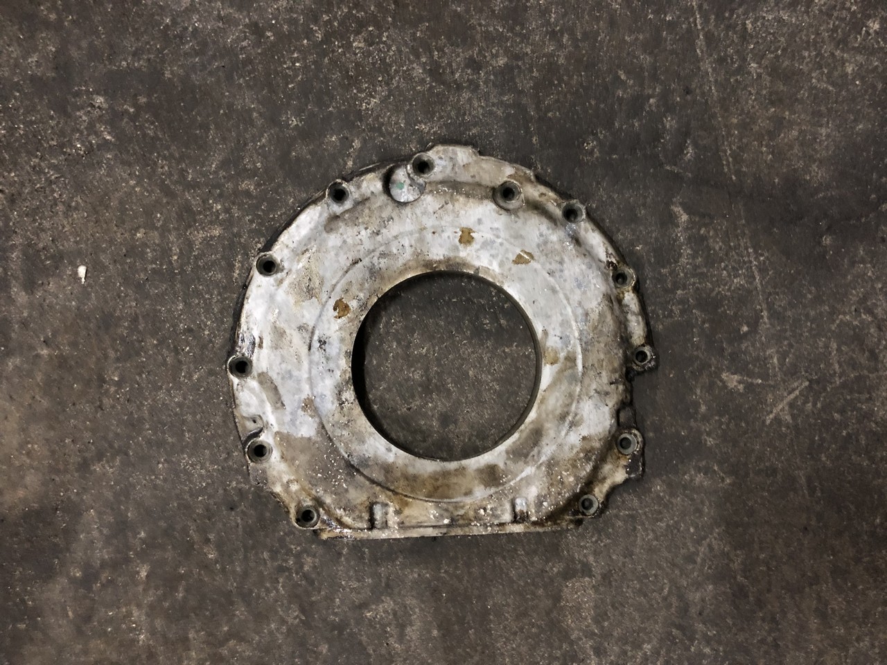 Крышка коленвала задняя Audi A8 D3