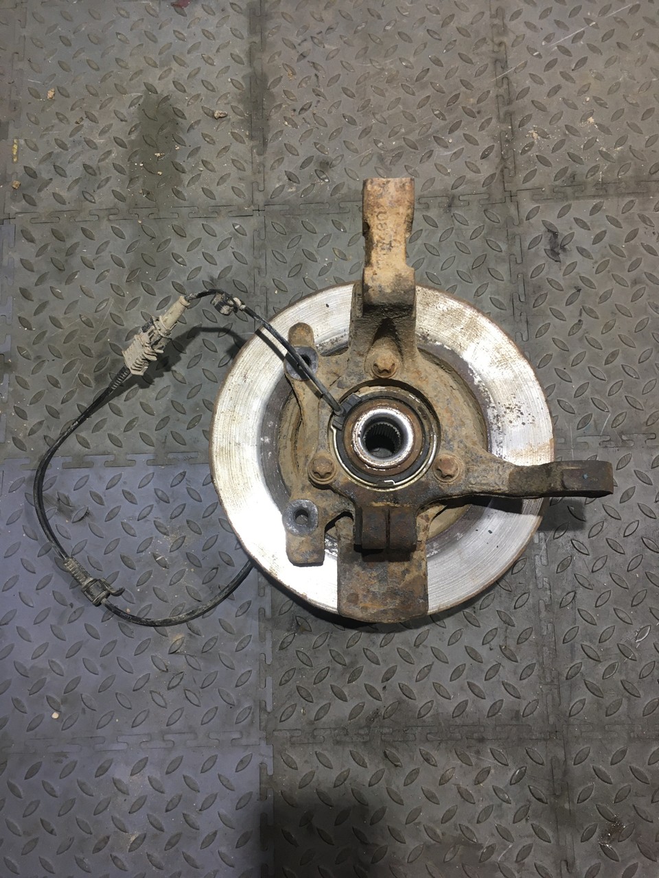 Кулак поворотный правый в сборе со ступицей Opel Astra H