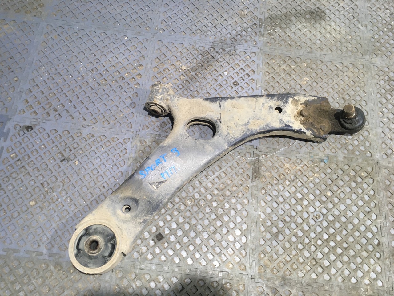 Рычаг передний правый Kia Sportage III