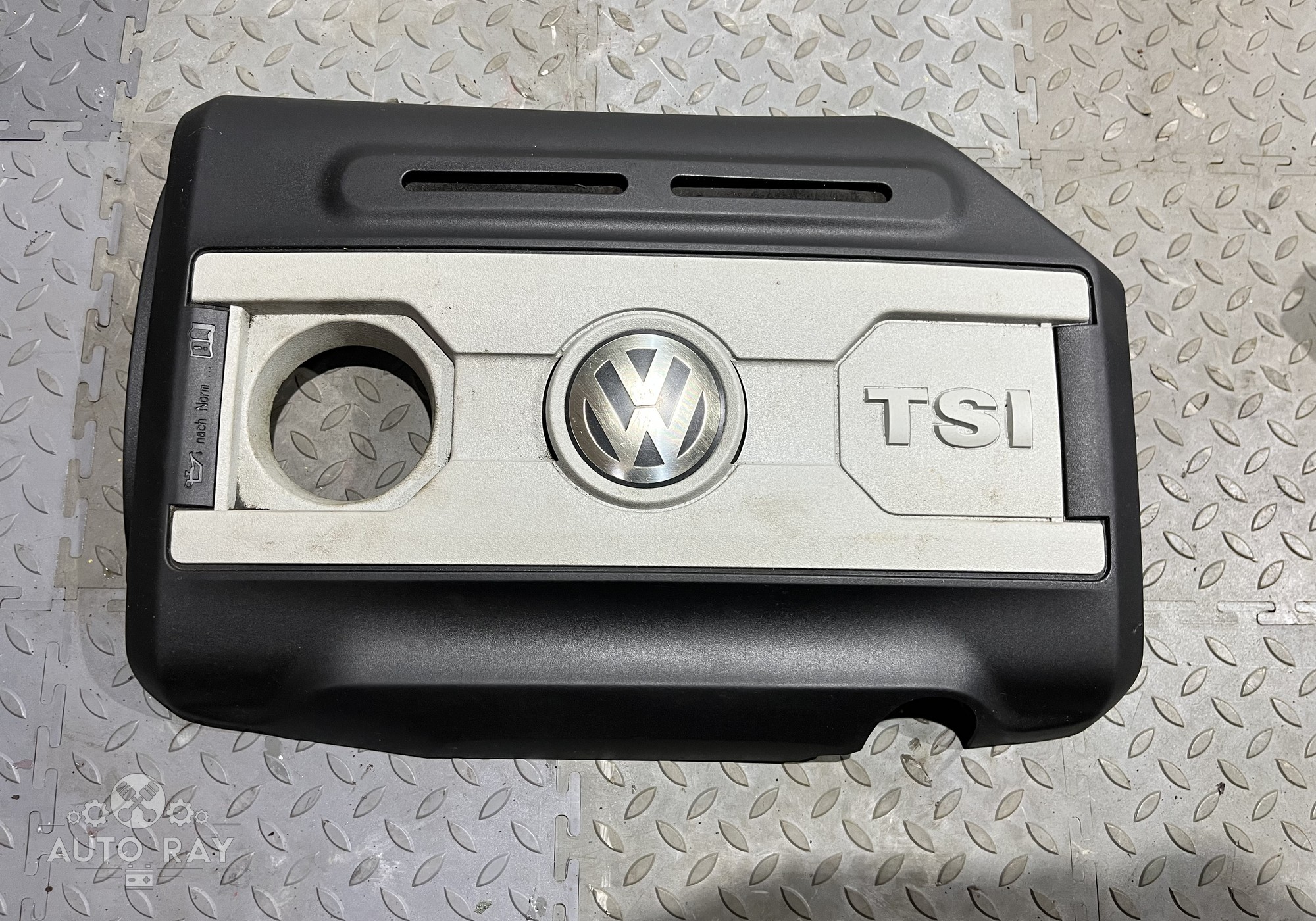06J103925BG Накладка декоративная НА ДВИГАТЕЛЬ для Volkswagen Passat B7 (с 2010 по 2015)