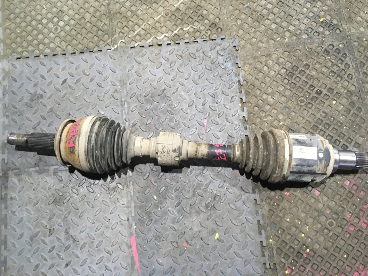 Полуось (привод) левый передний Toyota RAV4 CA40