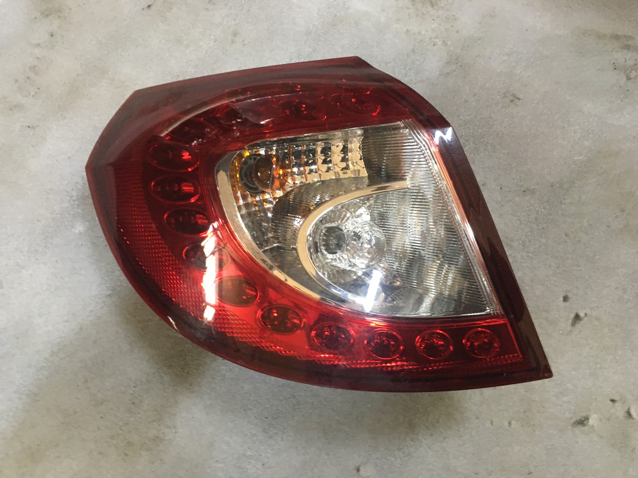 Фонарь задний левый Geely Emgrand X7