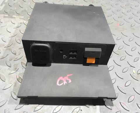 D09H669U0 Разъем AUX / USB + гнездо прикуривателя для Mazda CX-5 II (с 2017)