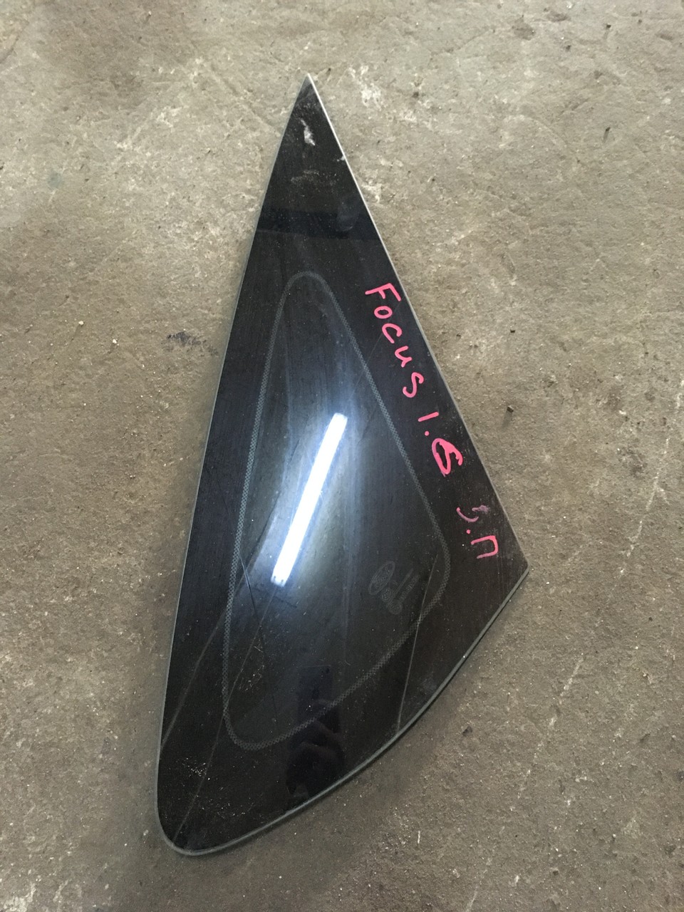 Стекло кузовное глухое (форточка) правое Ford Focus II