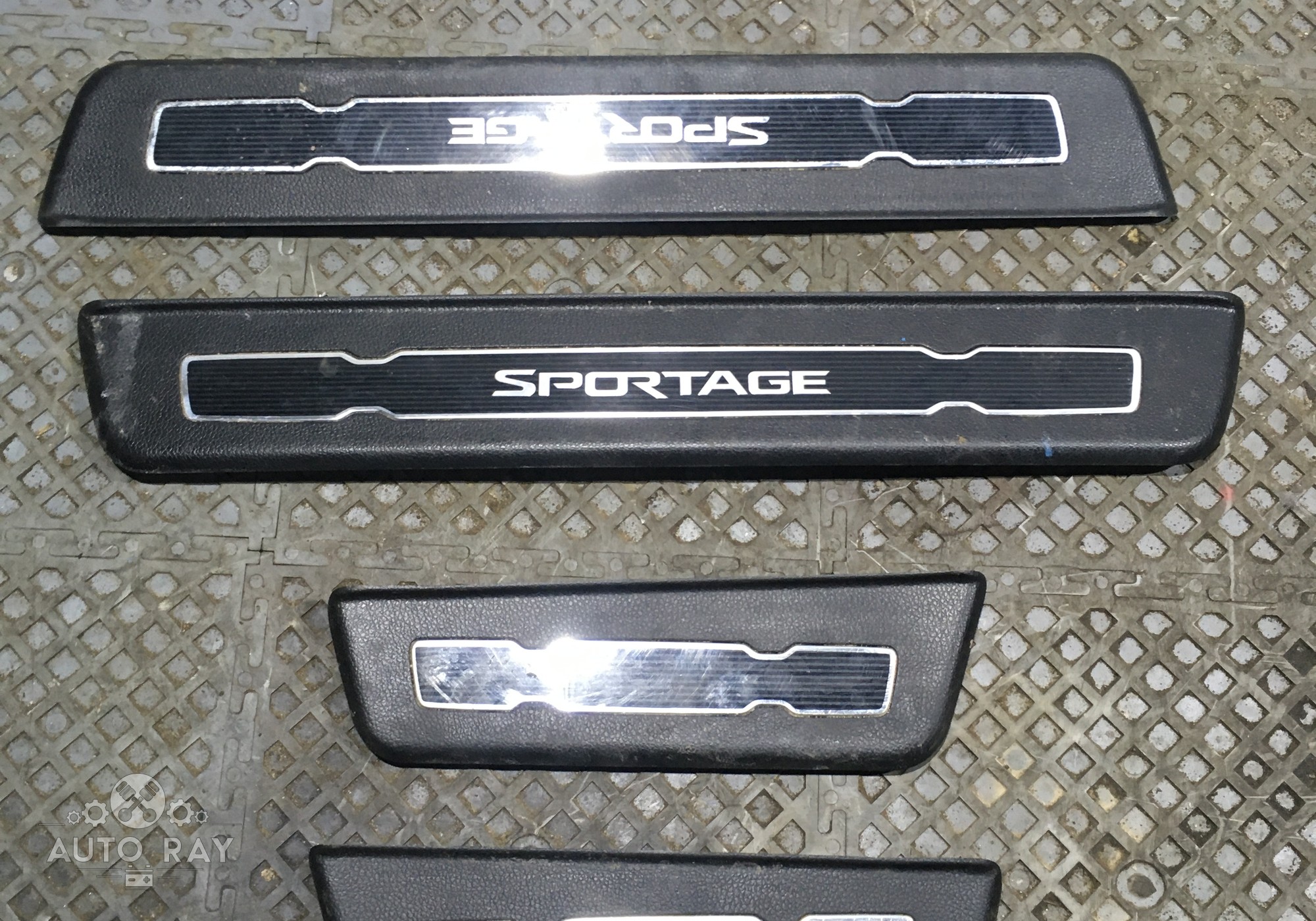 858733W500WK Накладки на порог Комплект для Kia Sportage III (с 2010 по 2016)
